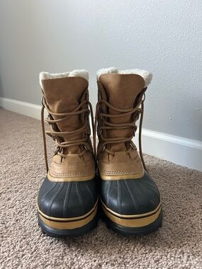 Vintage Sorel Caribou Winter Lace-Up Boots in Brown and Black